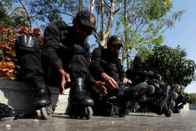 Отряд полицейских на роликовых коньках появился в Пакистане