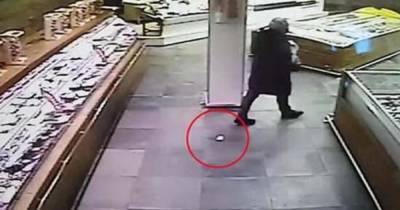 В Неаполе мужчина потерял в супермаркете бриллианты на 50 тысяч евро