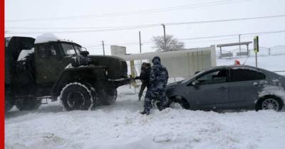 Росгвардейцы спасают автомобилистов, застрявших под Челябинском