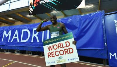 Американец Холлоуэй установил мировой рекорд в беге с препятствиями на 60 метров в помещении