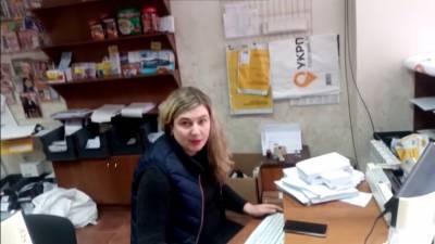 Сотрудницу "Укрпочты" уволили за общение с клиентом по-русски. ВИДЕО