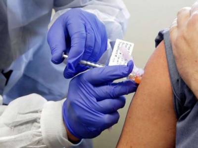 Через 28 дней украинским медикам будет введена вторая доза вакцины от COVID-19