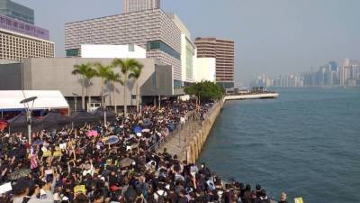 Власти Гонконга простимулируют потребление за счет выдачи купонов населению