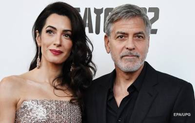 Стирал и стриг сына: Джордж Клуни рассказал о жизни на карантине