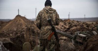 Украинский военный остановил боевика с ножом, которой подбирался к позициям ВСУ (фото)