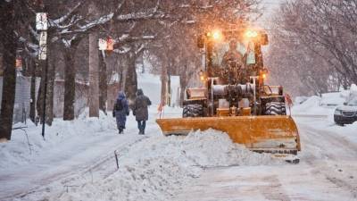 Власти Петербурга объяснили низкое качество уборки дорог от снега
