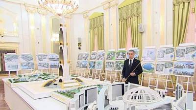 Бердымухамедову представили макет 300-метрового монумента