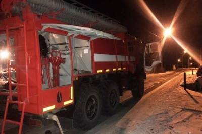 Два человека погибли при пожаре в жилом доме в Ленобласти