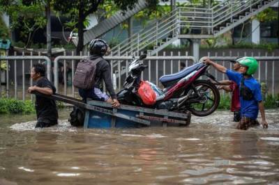 В Индонезии в результате схода оползня погибли пять человек