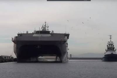 Вблизи строящейся базы ВМФ России замечен американский военный корабль