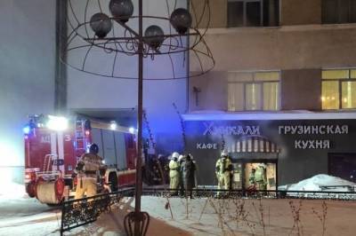 В Екатеринбурге загорелось кафе, расположенное в административном здании