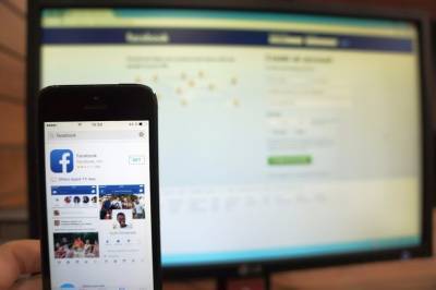 Facebook запретил пользоваться соцсетью военным Мьянмы, устроившим госпереворот