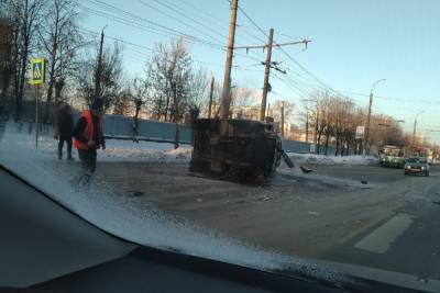 В Иванове опрокинулся грузовик, в момент аварии водитель был пьян