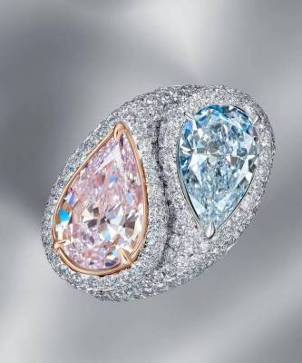 Сразу два редчайших бриллианта стали частью кольца-трансформера MaximiliaN London