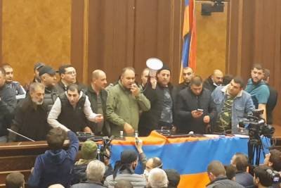 Оппозиция заблокировала движение по ряду улиц в Ереване