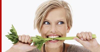 Диетолог раскрыла список способных отбелить зубы продуктов