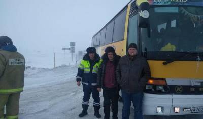 На уральской трассе из-за непогоды более 50 тюменцев провели стуки в автобусе