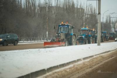 Со снегопадом в Липецке борются 50 машин