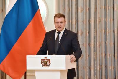 Любимов вручил именные стипендии губернатора курсантам рязанских училищ