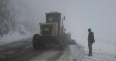 Дорога Душанбе-Худжанд временно закрыта из-за сильного снегопада