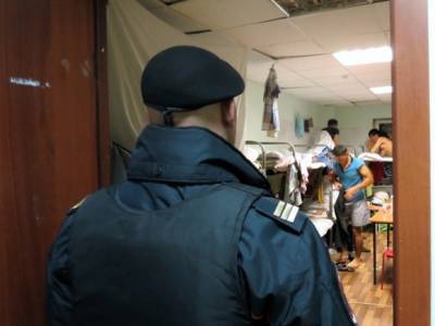 Более 200 мигрантов «прописали» в двух «резиновых» хостелах в центре Москвы
