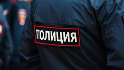 В Екатеринбурге пьяный мужчина кидался на продавцов с ножом