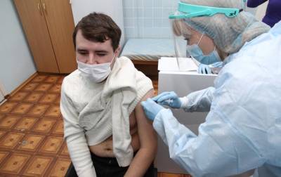 Вакцинация от COVID-19 началась в Полтавской и Черновицкой областях