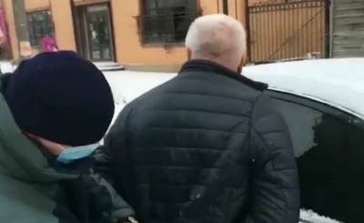 В Тверской области сотрудники ФСБ задержали мужчин, пытавшихся за крупную взятку вернуть изъятые у них «левые» сигареты