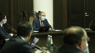 Пашинян уволил главу Генштаба ВС Армении "за попытку госпереворота"