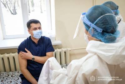 В "красной" Черновицкой области началась вакцинация от коронавируса
