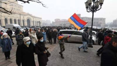 Протестующие против Пашиняна в Ереване перекрыли улицы (ВИДЕО)