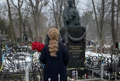 Тимошенко побывала на могиле Леси Украинки до юбилея, боясь официоза