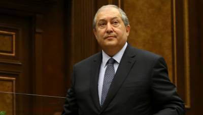 Президент Армении не подписал заявление об увольнении главы генштаба ВС