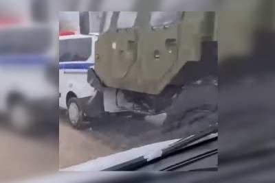 В Подмосковье в ДТП попал автомобиль из состава ЗРС С-400