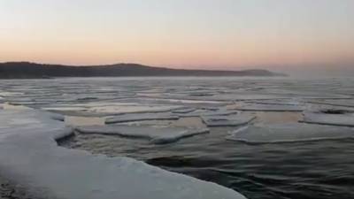 Сахалинские рыбаки угодили в ловушку из-за оторвавшейся льдины