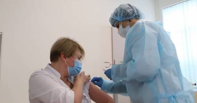 В Киеве стартовала COVID-вакцинация (ФОТО)