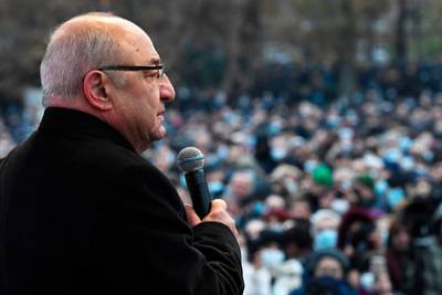 Лидер армянской оппозиции призвал сторонников собраться у здания правительства