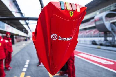 В Ferrari продлили два спонсорских контракта