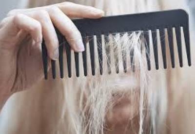Медики рассказали, как остановить выпадение волос