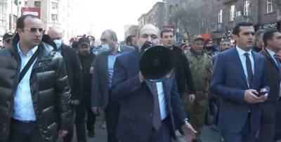 В Ереване проходят массовые акции сторонников и противников премьера Армении Пашиняна - ТЕЛЕГРАФ