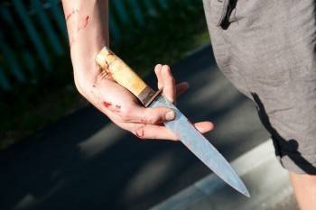 23-летний вологжанин с ножом в руках расправился с двумя знакомыми