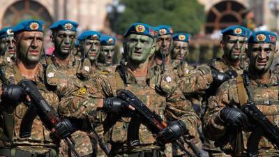 Бывший президент Армении призвал граждан встать на сторону военных