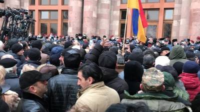 Роберт Кочарян призвал армян стать хозяевами государства