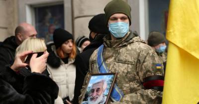 В Одессе простились с известным добровольцем и символом местного майдана: появились фото