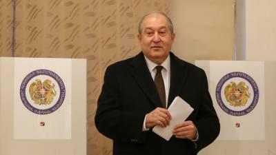 Президент Армении заявил о поиске путей разрешения ситуации в стране
