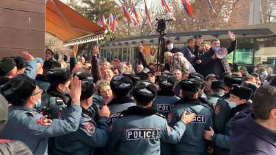 В Ереване проходит митинг оппозиции против Никола Пашиняна — видео