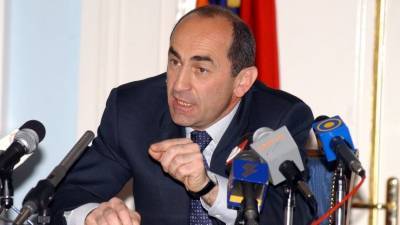 Экс-президент призвал армян поддержать потребовавших отставки Пашиняна военных