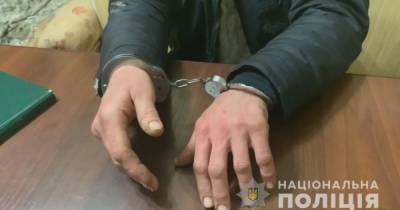 Избил и угрожая ножом поиздевался: под Днепром судить насильника