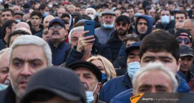 Митинг сторонников Пашиняна закончился, началось шествие по Еревану