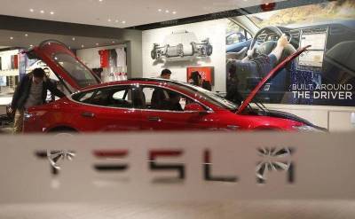 Tesla временно останавливает производство Model 3